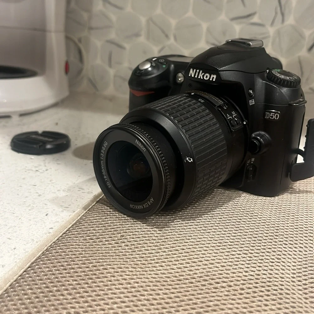 Nikon D50 digital Camera video w/Manual, Charger, A/V Cable, SD Card/Reader